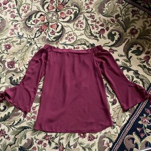 Off shoulder MAROONtop with long sleeves with cut outs+ ties